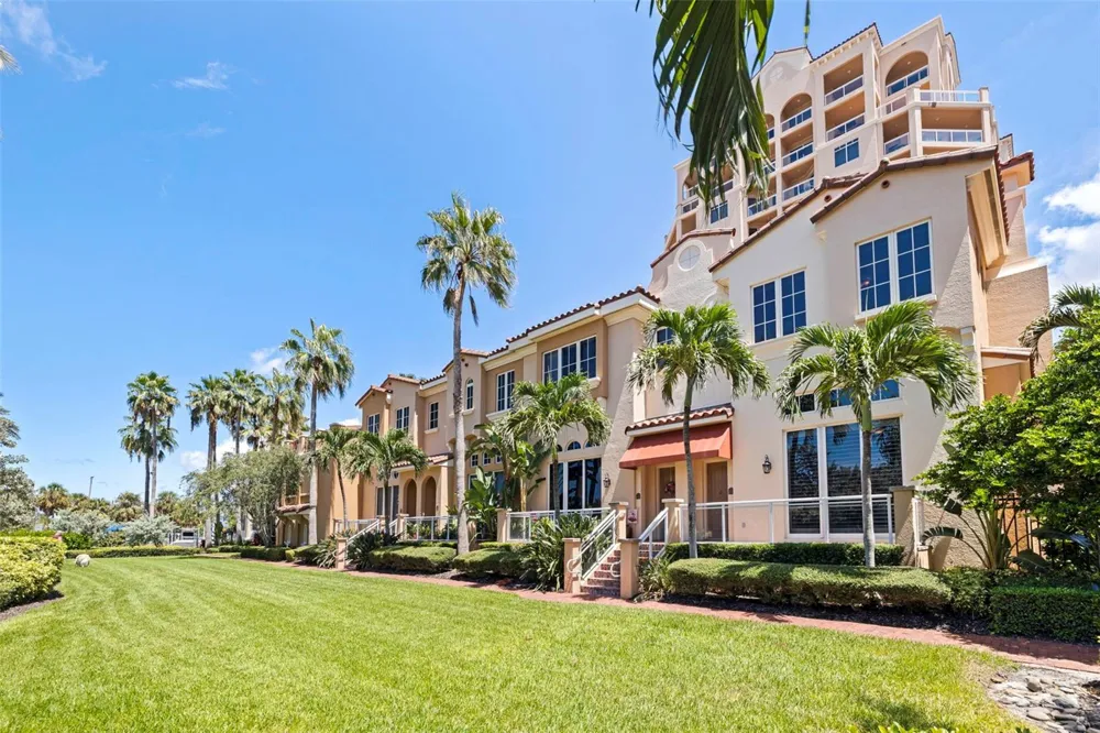 525 MANDALAY AVENUE #11 Clearwater Beach, FL 33767