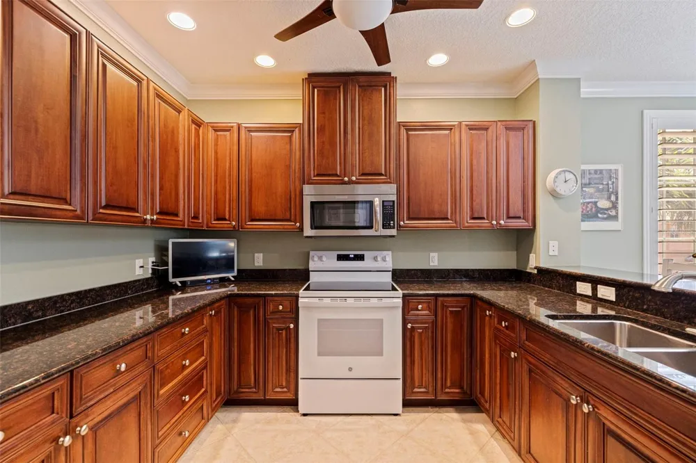 525 MANDALAY AVENUE #11 Clearwater Beach, FL 33767