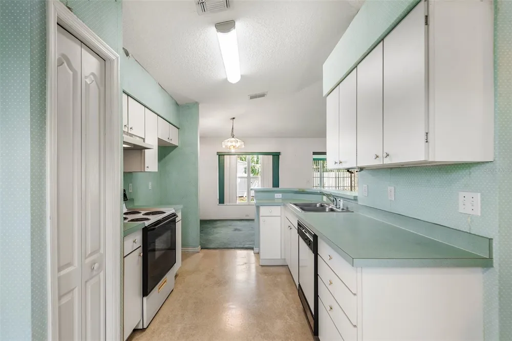 596 SWEETWATER WAY Haines City, FL 33844
