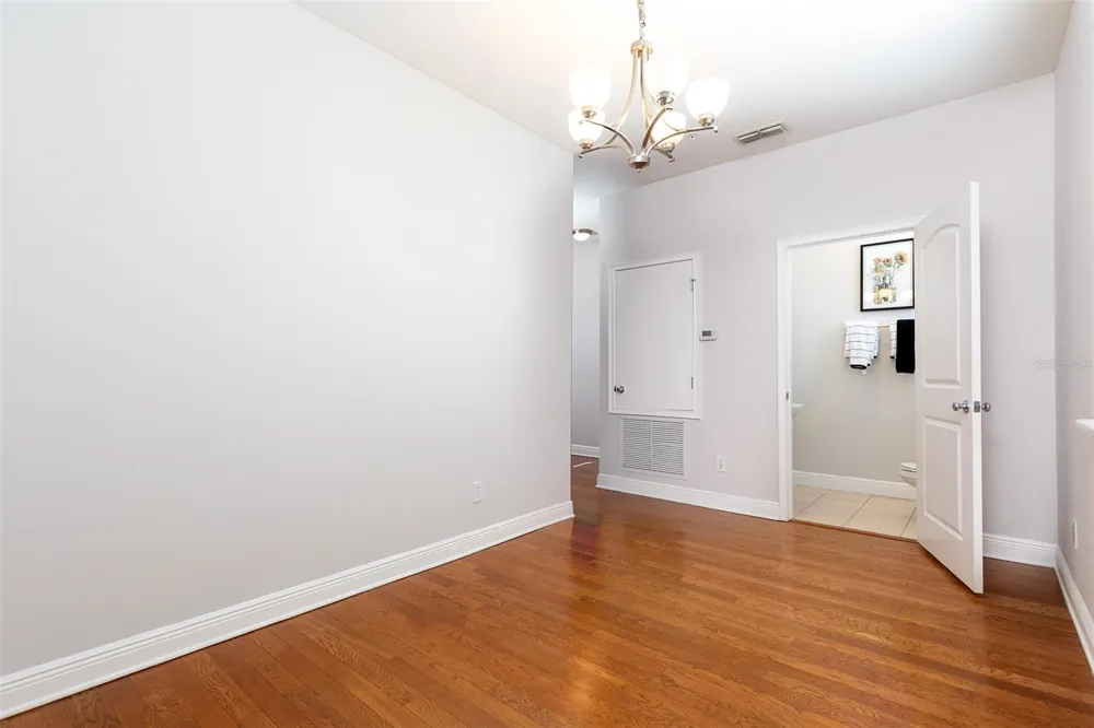 32 W ESTHER STREET #B Orlando, FL 32806