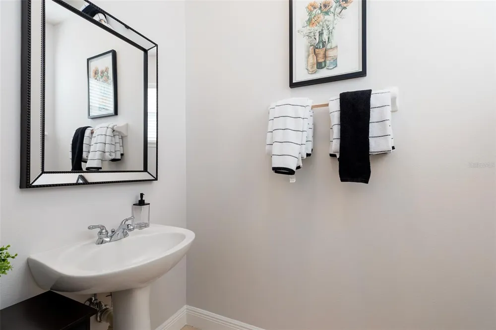 32 W ESTHER STREET #B Orlando, FL 32806