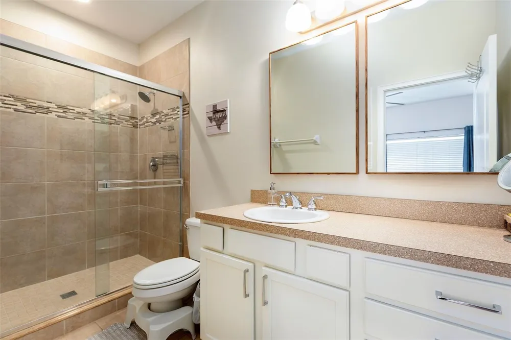 32 W ESTHER STREET #B Orlando, FL 32806