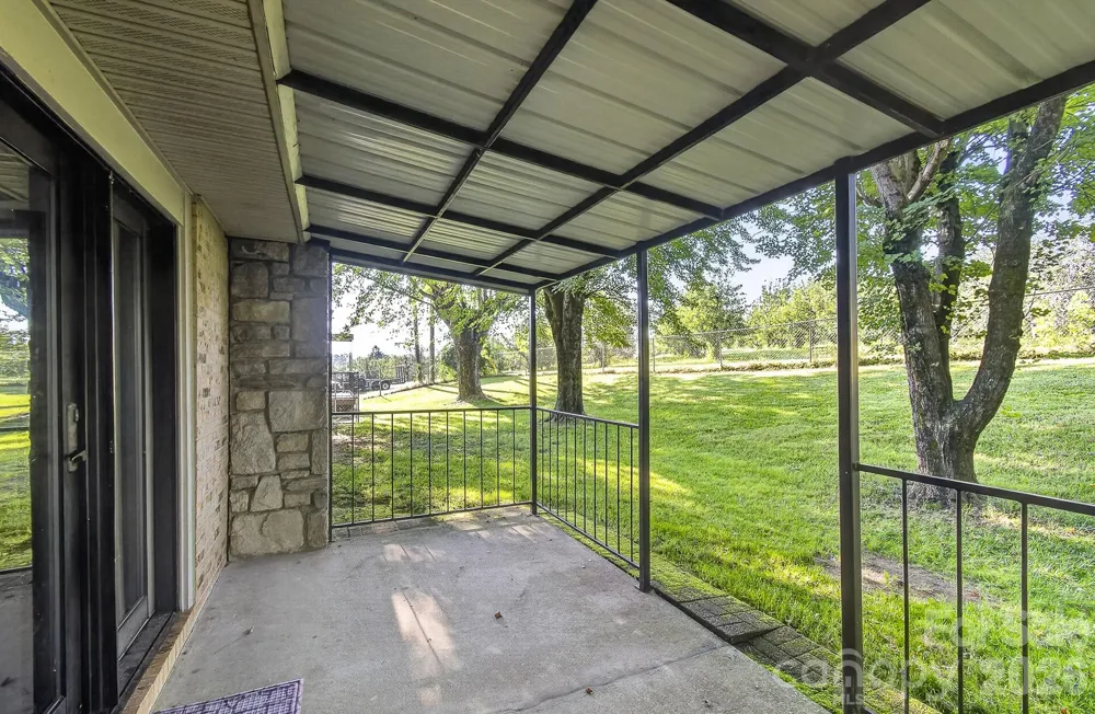 1371 Jackson Loop Road Flat Rock, NC 28731