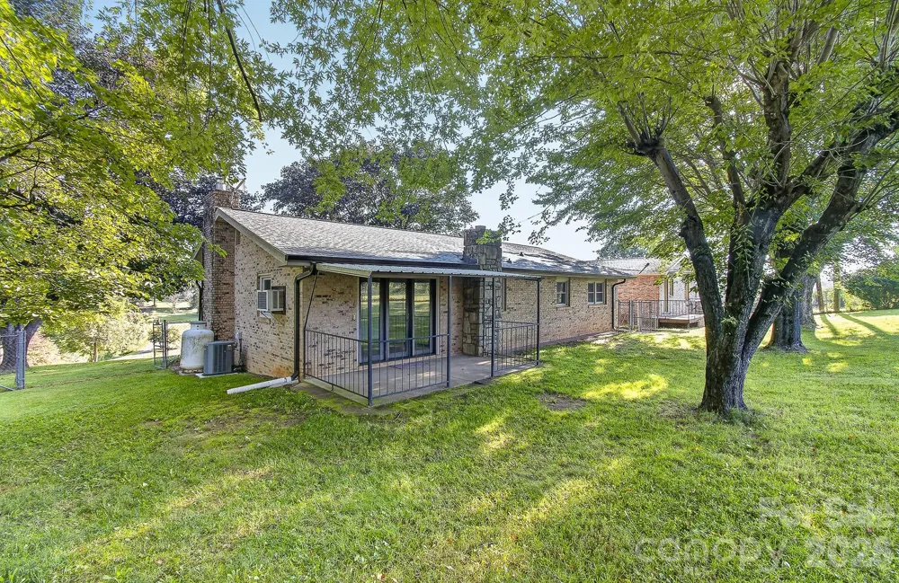1371 Jackson Loop Road Flat Rock, NC 28731