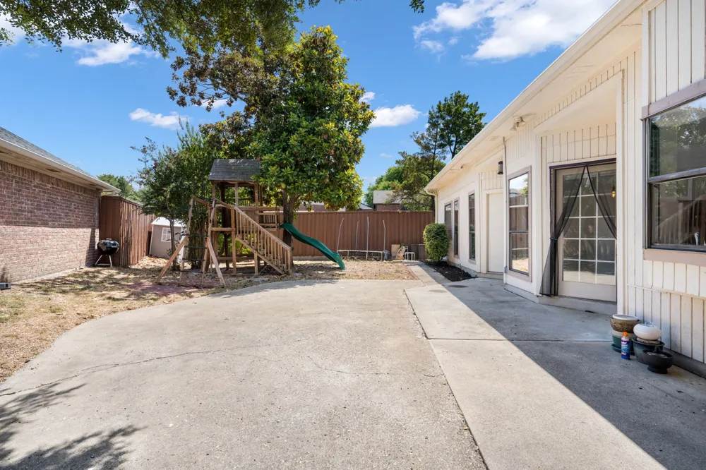 16618 Cleary Circle Dallas, TX 75248