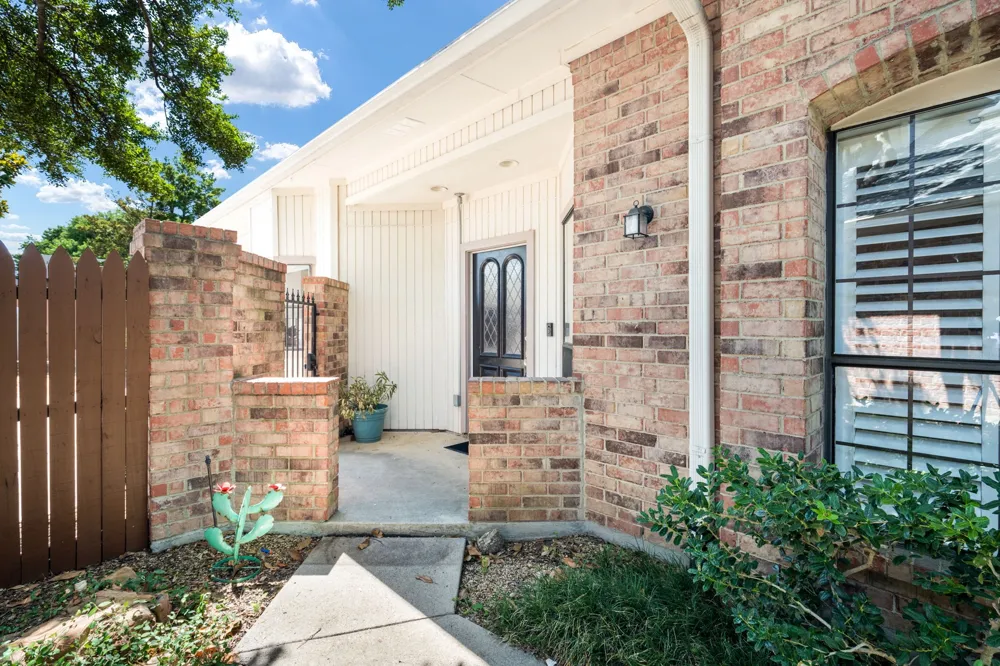 16618 Cleary Circle Dallas, TX 75248
