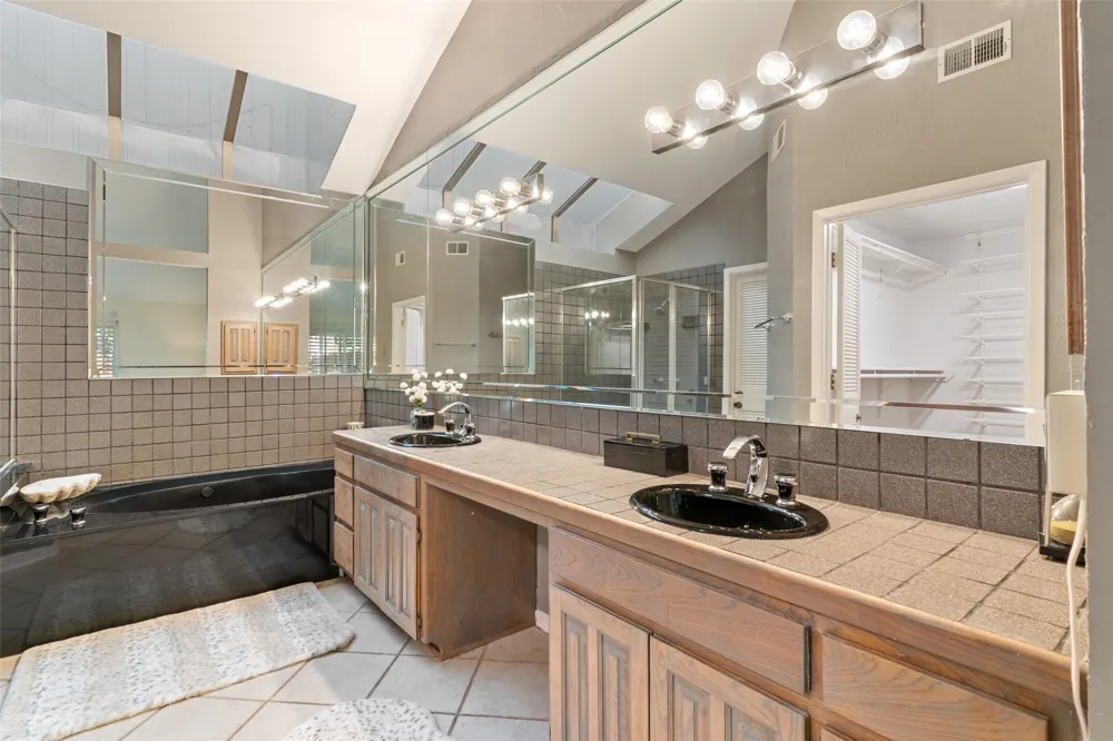 17663 Sunmeadow Drive Dallas, TX 75252