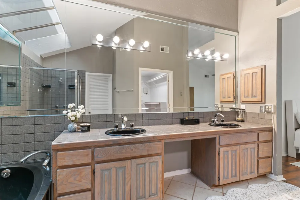 17663 Sunmeadow Drive Dallas, TX 75252