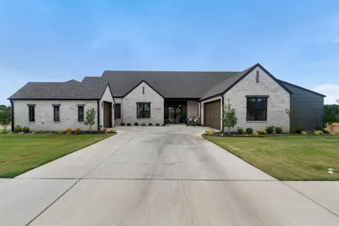 2702 Stonecrest Drive