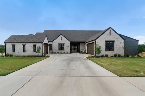 2702 Stonecrest Drive