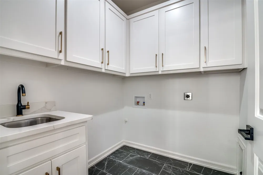 200 Krohn Court Irving, TX 75038