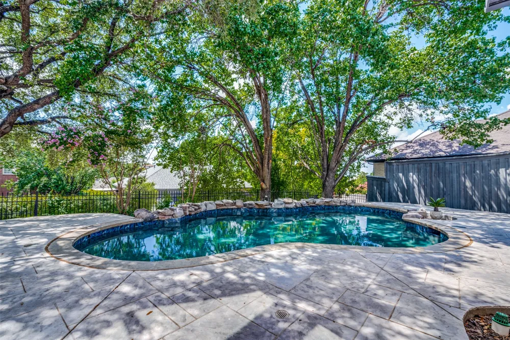 200 Krohn Court Irving, TX 75038