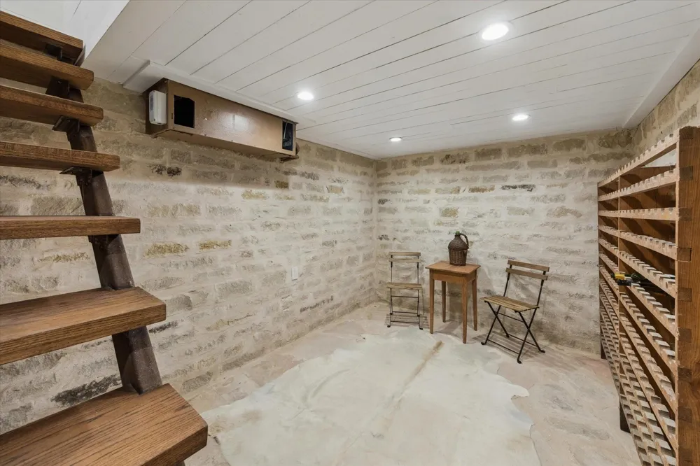 107 Drake Lane Round Top, TX 78954