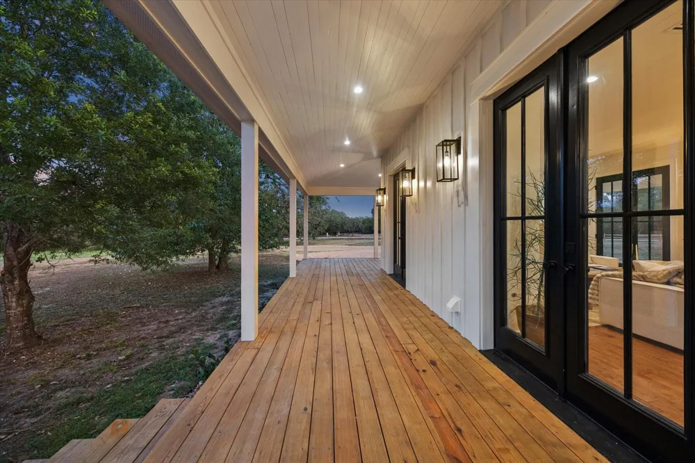 107 Drake Lane Round Top, TX 78954