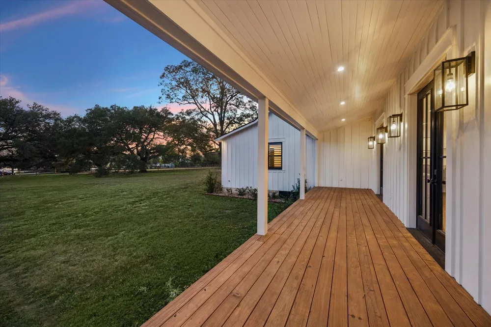 107 Drake Lane Round Top, TX 78954