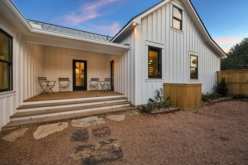 107 Drake Lane Round Top, TX 78954