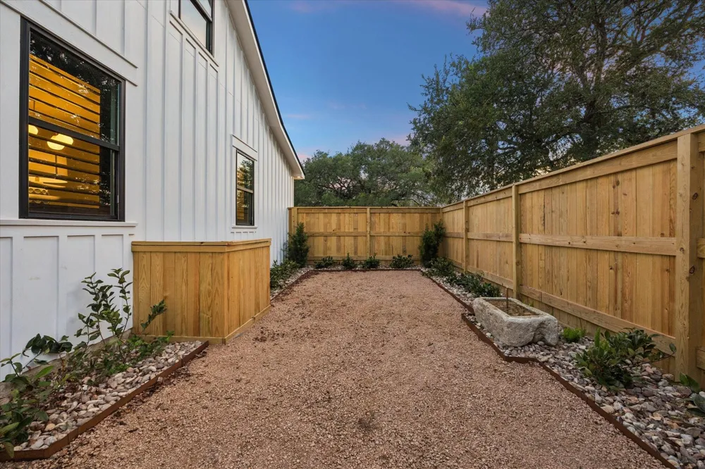 107 Drake Lane Round Top, TX 78954