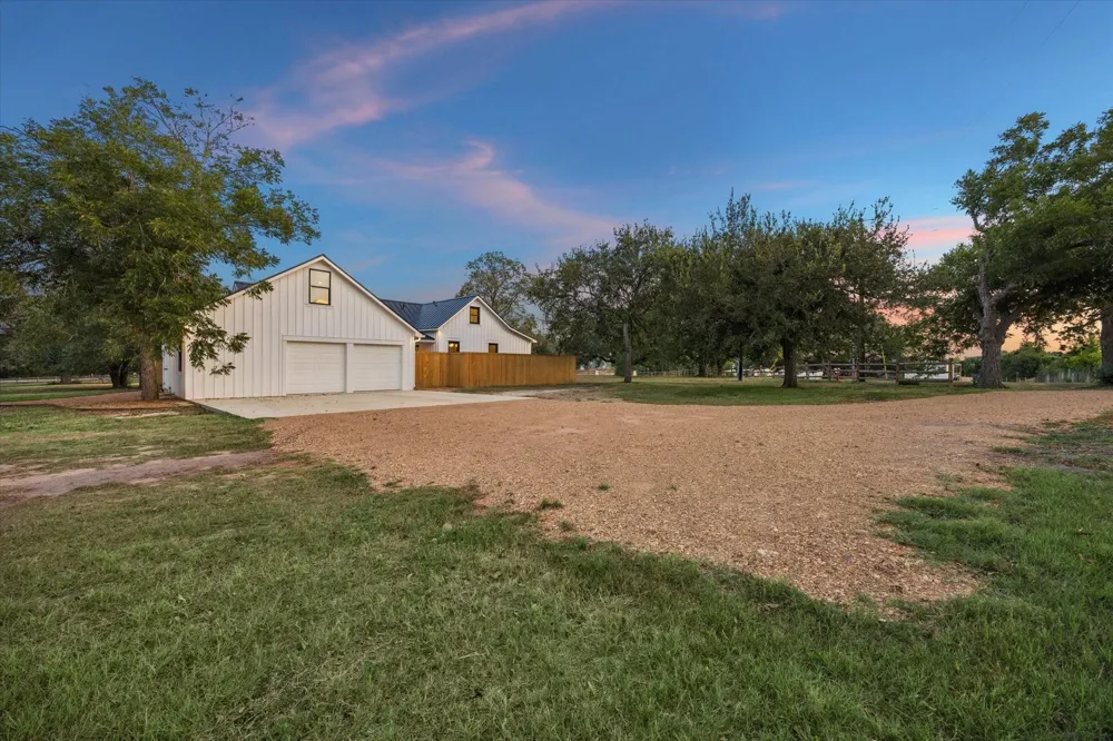 107 Drake Lane Round Top, TX 78954