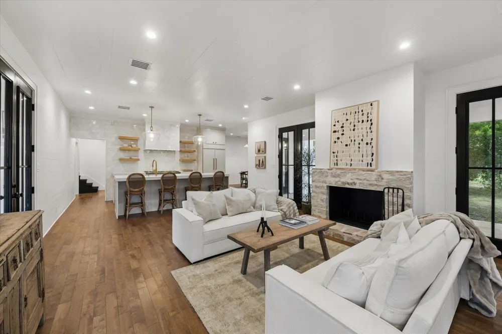 107 Drake Lane Round Top, TX 78954