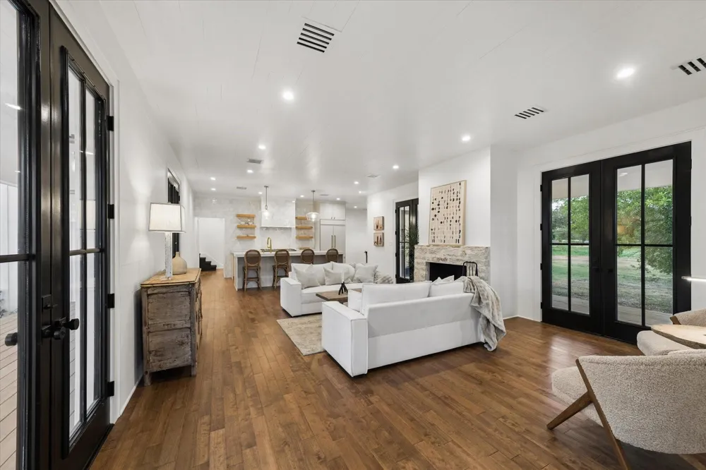 107 Drake Lane Round Top, TX 78954