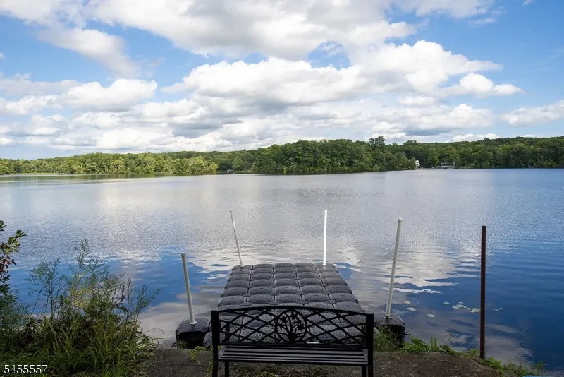 28 Laketop Dr Hampton, NJ 07860