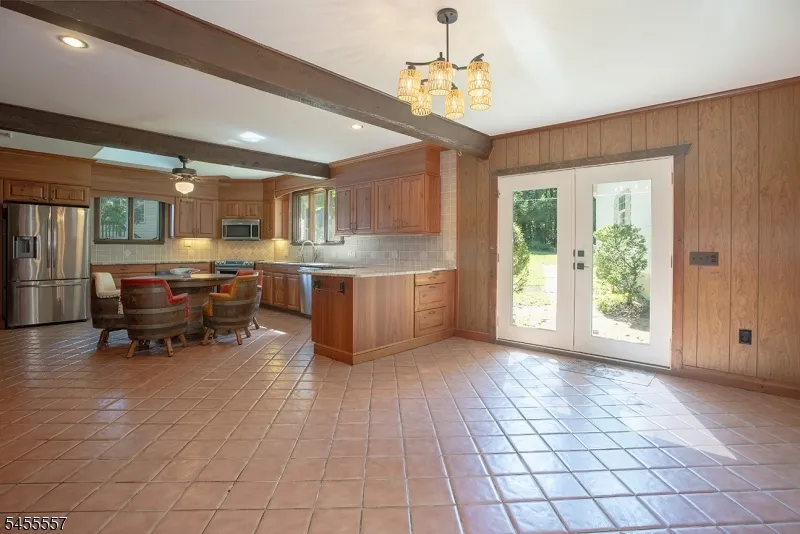 28 Laketop Dr Hampton, NJ 07860