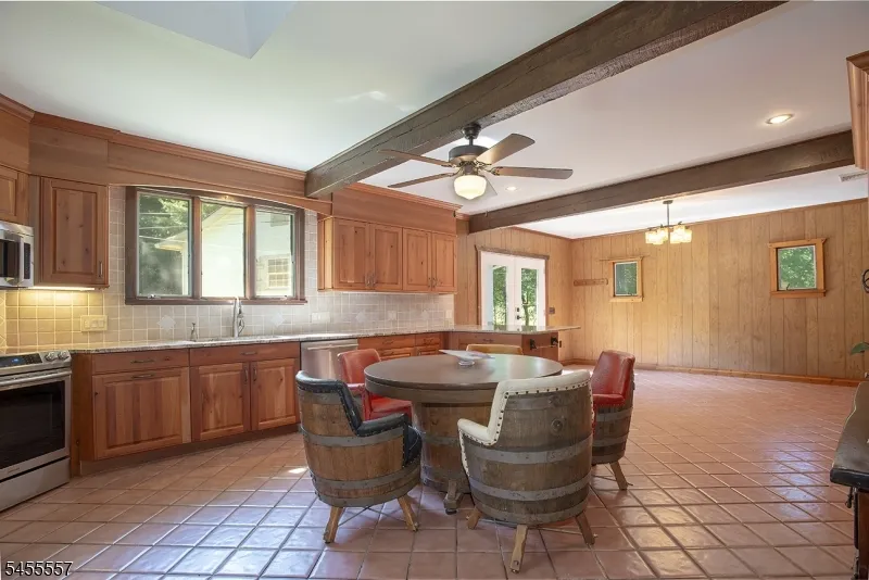 28 Laketop Dr Hampton, NJ 07860