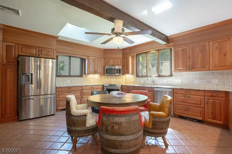 28 Laketop Dr Hampton, NJ 07860