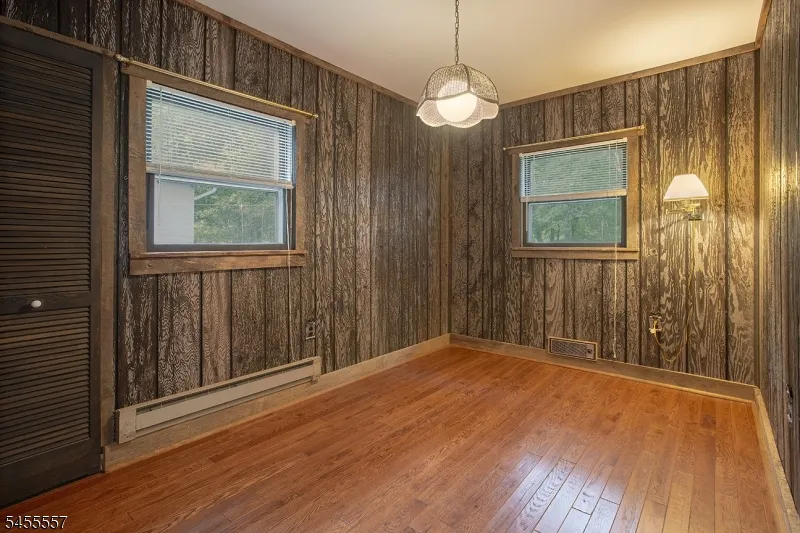 28 Laketop Dr Hampton, NJ 07860
