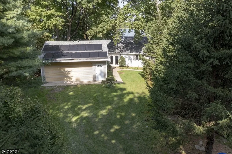 28 Laketop Dr Hampton, NJ 07860
