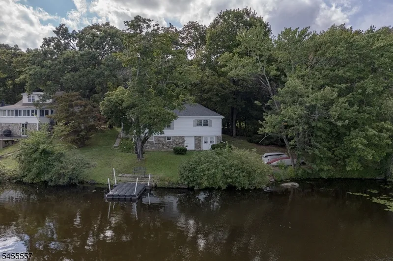 28 Laketop Dr Hampton, NJ 07860
