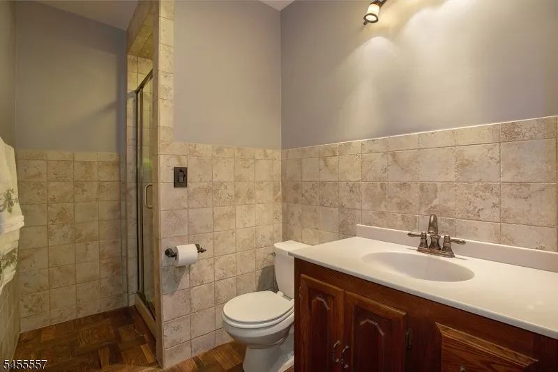 28 Laketop Dr Hampton, NJ 07860
