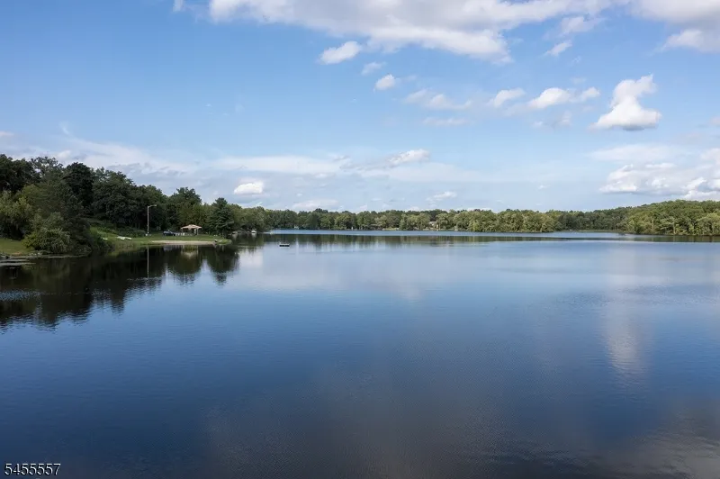 28 Laketop Dr Hampton, NJ 07860