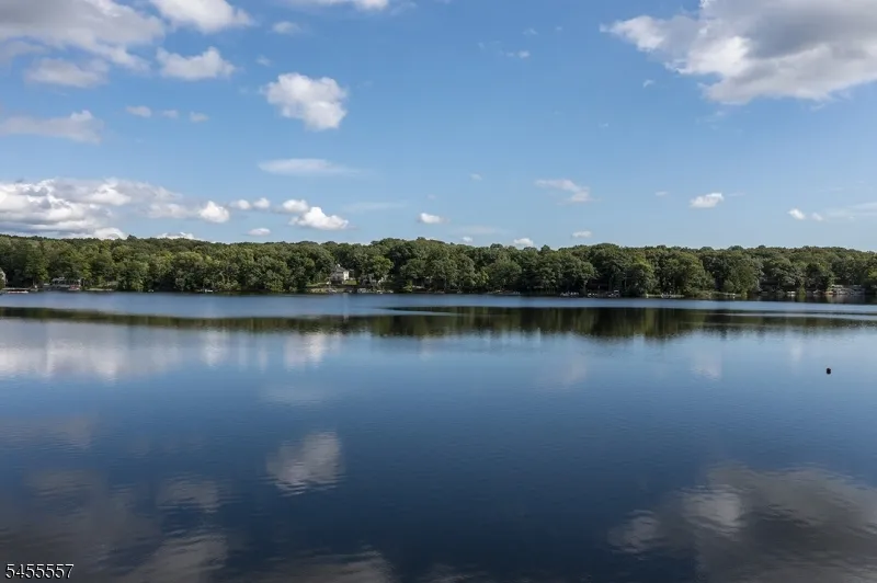 28 Laketop Dr Hampton, NJ 07860
