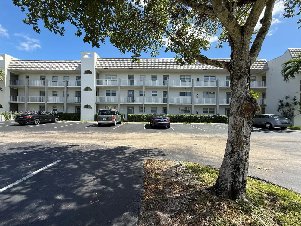 8450 Sunrise Lakes Blvd #111 Sunrise, FL 33322
