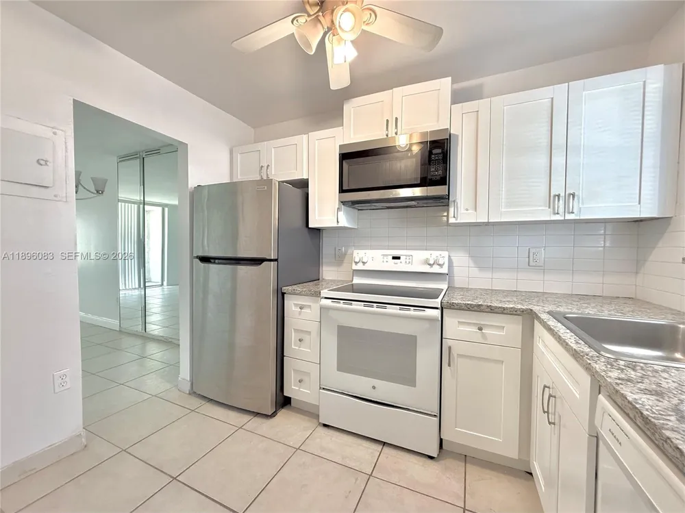 8450 Sunrise Lakes Blvd #111 Sunrise, FL 33322