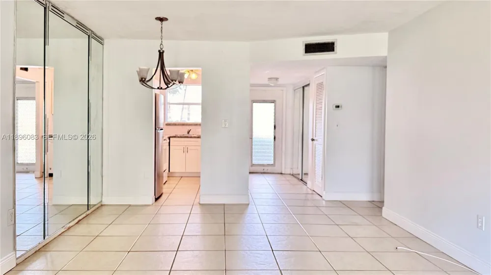 8450 Sunrise Lakes Blvd #111 Sunrise, FL 33322