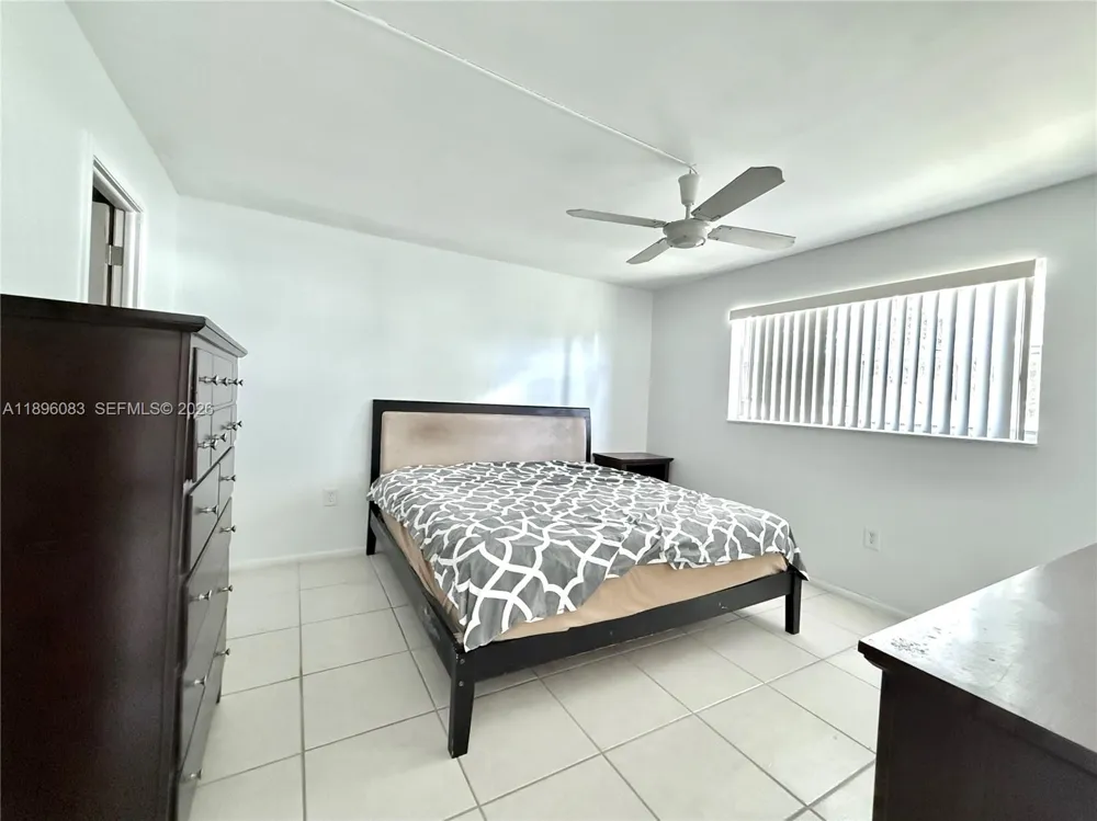 8450 Sunrise Lakes Blvd #111 Sunrise, FL 33322