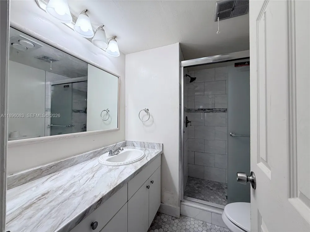 8450 Sunrise Lakes Blvd #111 Sunrise, FL 33322