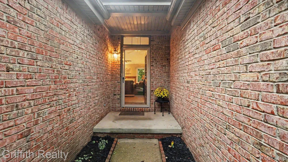 204 Texknoll Court Brighton City, MI 48116