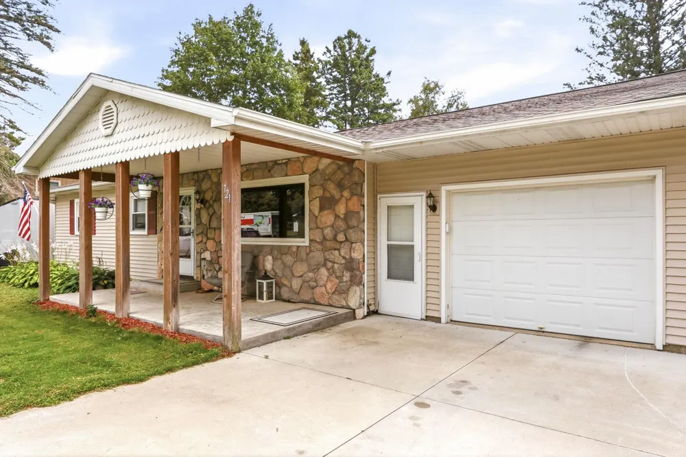 721 Richard Street Vassar City, MI 48768