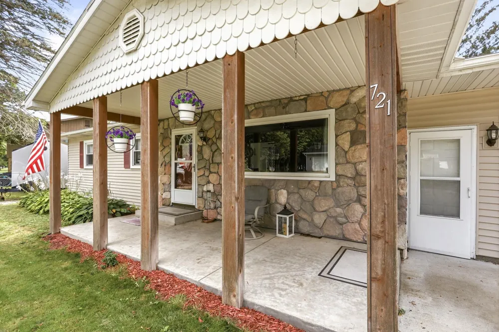 721 Richard Street Vassar City, MI 48768