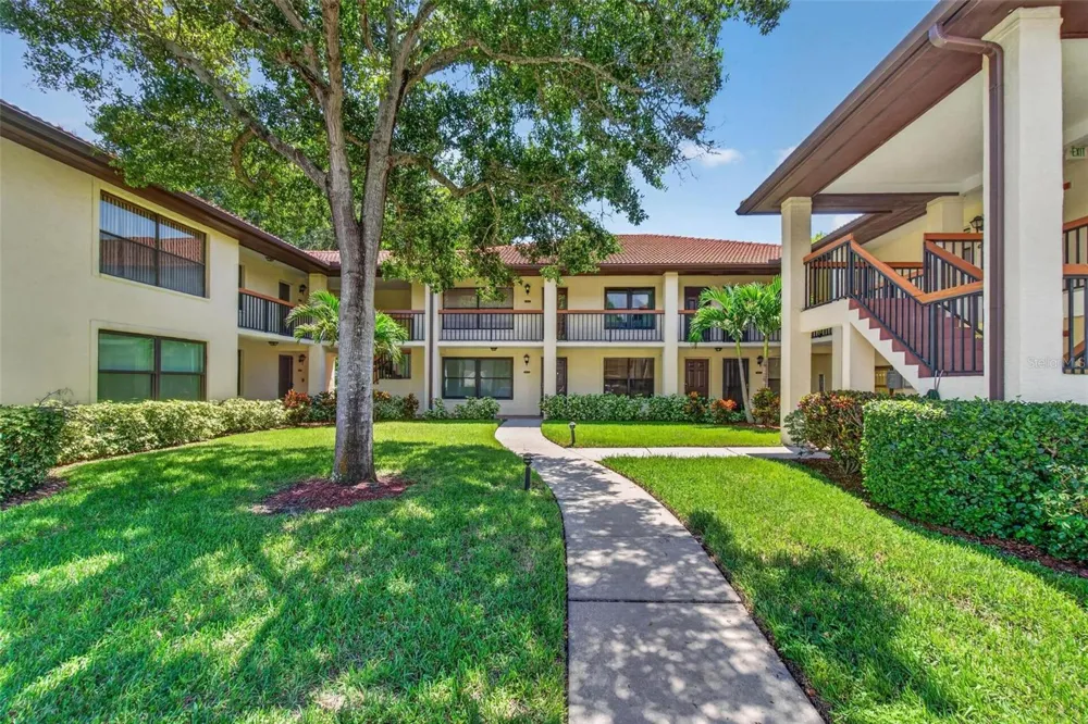 1602 HAMMOCK PINE BOULEVARD #1602 Clearwater, FL 33761