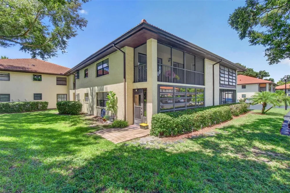 1602 HAMMOCK PINE BOULEVARD #1602 Clearwater, FL 33761