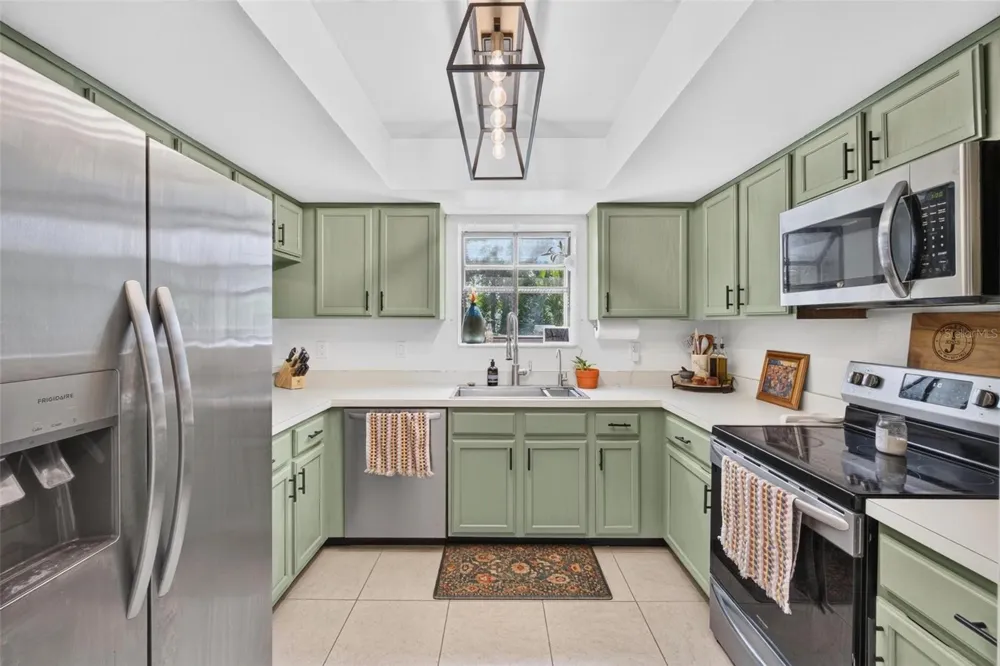 1602 HAMMOCK PINE BOULEVARD #1602 Clearwater, FL 33761