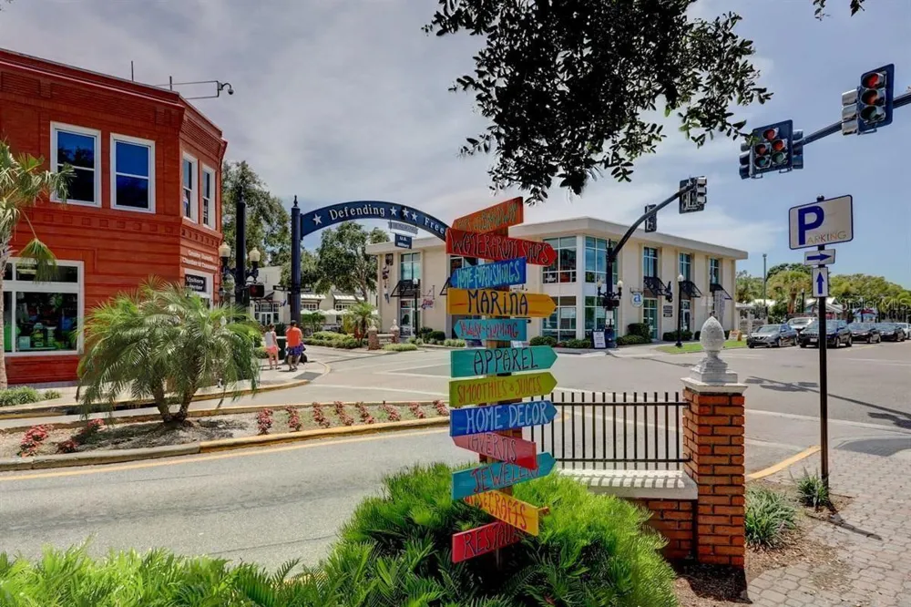 1602 HAMMOCK PINE BOULEVARD #1602 Clearwater, FL 33761