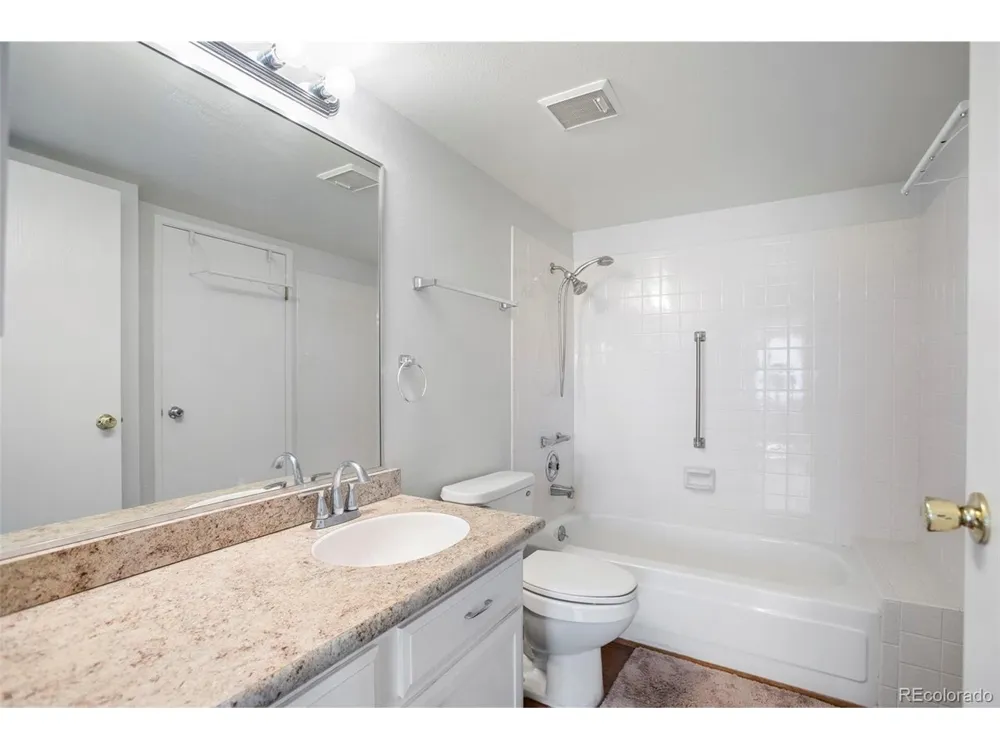 13850 E Marina Drive #211 Aurora, CO 80014