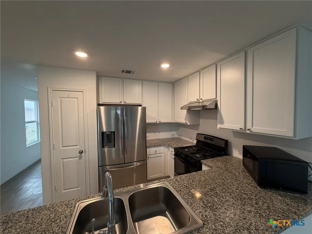 5938 Antonio Place Seguin, TX 78155