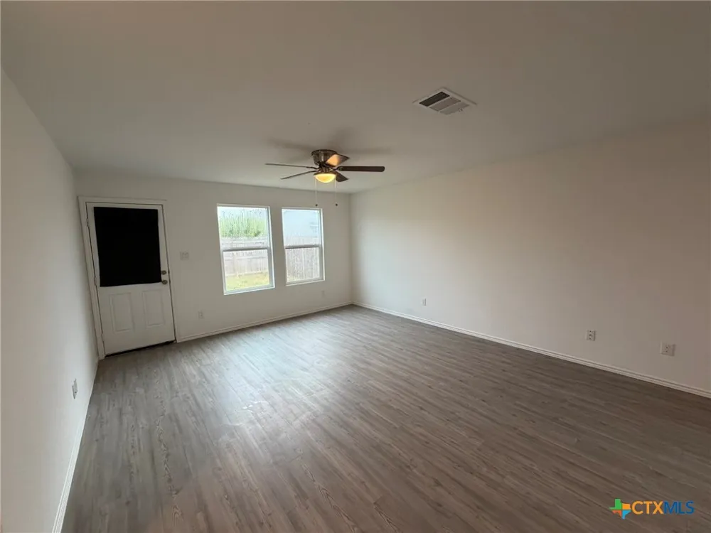 5938 Antonio Place Seguin, TX 78155