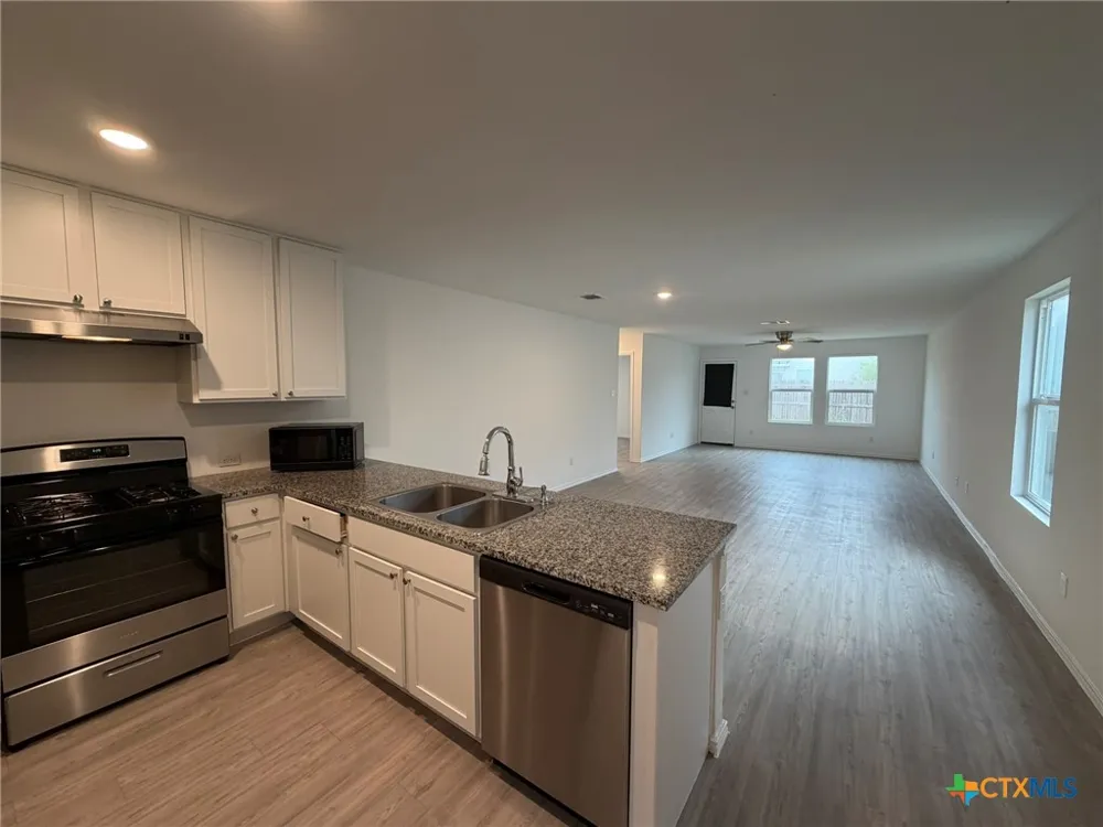 5938 Antonio Place Seguin, TX 78155